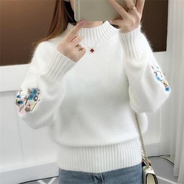 Pull en tricot épais brodé de fleurs