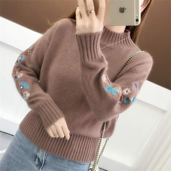 Pull en tricot épais brodé de fleurs
