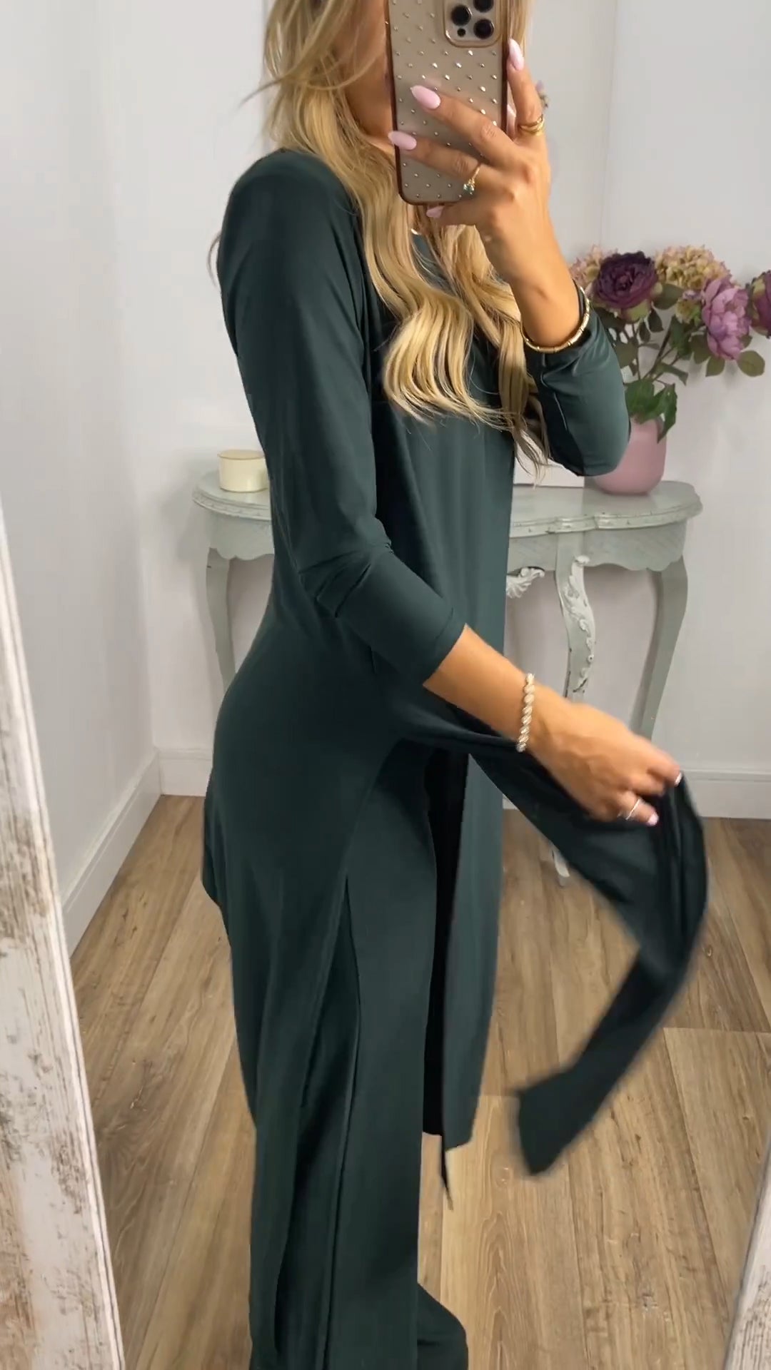 Costume 2 pièces élégant et décontracté avec haut long et pantalon assorti